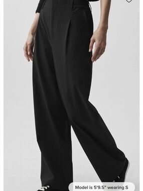 ALO Yoga High–Waist Trouser (REGULAR) Black Size: M (GENTLY WORN) MSRP: $148